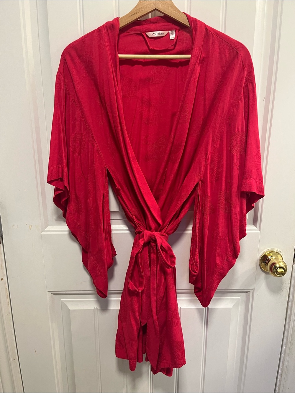 La Vie En Rose Fuchsia Hot Pink Satin Kimono Robe with Folding Fans
